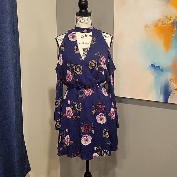 Robe Speechless Dentelle épaules Dénudées - Taille M - Couleur Ivoire - Neuf Avec étiquettes